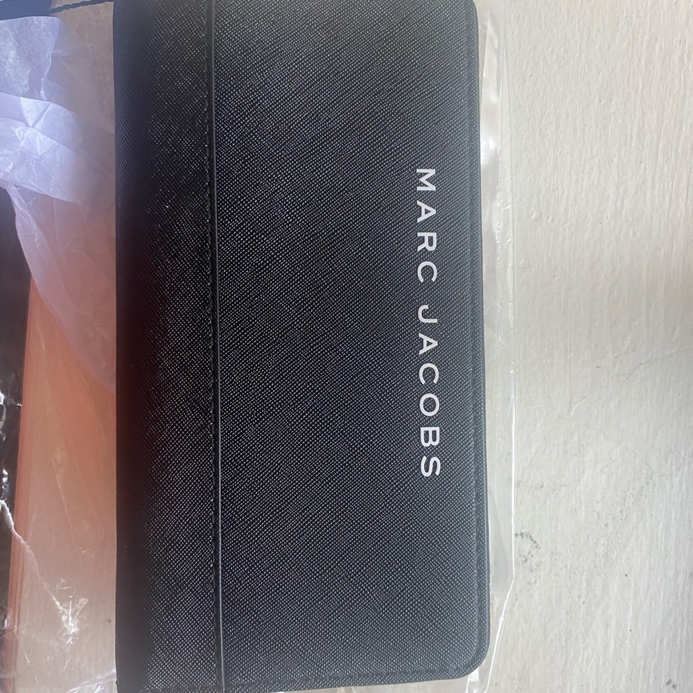 Original Marc Jacobs Wallet - Never been used.